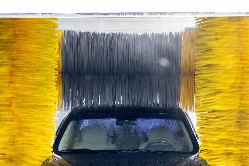 Autowäsche im Winter: Das müssen Sie jetzt beachten Gerade in der kalten Jahreszeit sollten Sie das Auto öfter waschen. Doch vermeiden Sie diese Fehler.