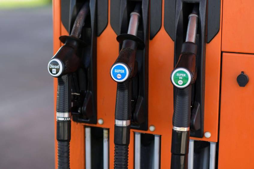 Falsch getankt? So retten Sie Ihr Auto Sie haben die Zapfsäule verwechselt? Die wichtigsten Tipps, um Schäden am Motor zu verhindern.