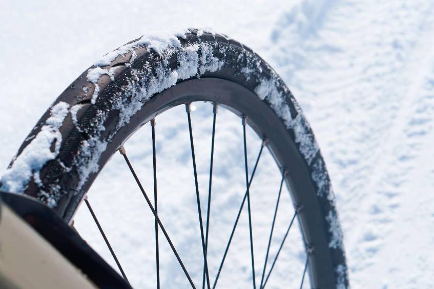 So macht das E-Bike auch im Winter Spaß Kälte ist kein Grund, das E-Bike abzustellen. So bleibt es auch jetzt eine  Alternative zum Auto.