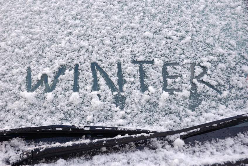Fit für die Kälte: Diese Helfer braucht Ihr Auto im Winter Ob Scheibenenteiser oder Starthilfekabel: Für die kalte Jahreszeit ist das richtige Zubehör Pflicht.
