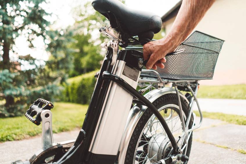 Die größten Vorurteile gegenüber E-Bikes Elektroräder sind beliebt – und doch gibt es viele Mythen über sie.  Zeit für einen Faktencheck.