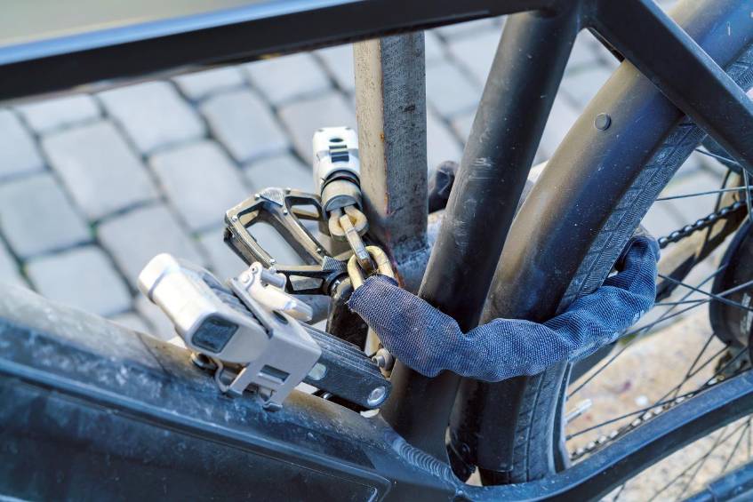 Die besten Tipps, um Ihr E-Bike vor Diebstahl zu schützen E-Bikes sind teuer. Deshalb sollten Sie sich besonders gegen Diebe absichern. So geht's.