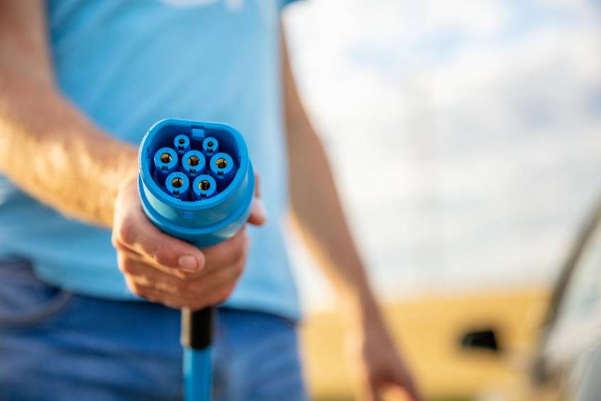 Kleines ABC für E-Autofahrer: N wie Nickel-Metallhydrid-Akkus und Niedervolt-Hybridsystem Die Elektromobilität hat viele neue Begriffe hervorgebracht. Welche Wörter mit N Sie kennen sollten.