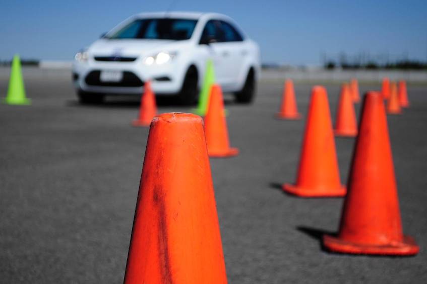 Fahrsicherheitstraininig: Warum es auch routinierten Autofahrern viel bringt Sie können gut Auto fahren? Sehr schön. Aber noch mehr Übung schadet selbst den Besten nicht.