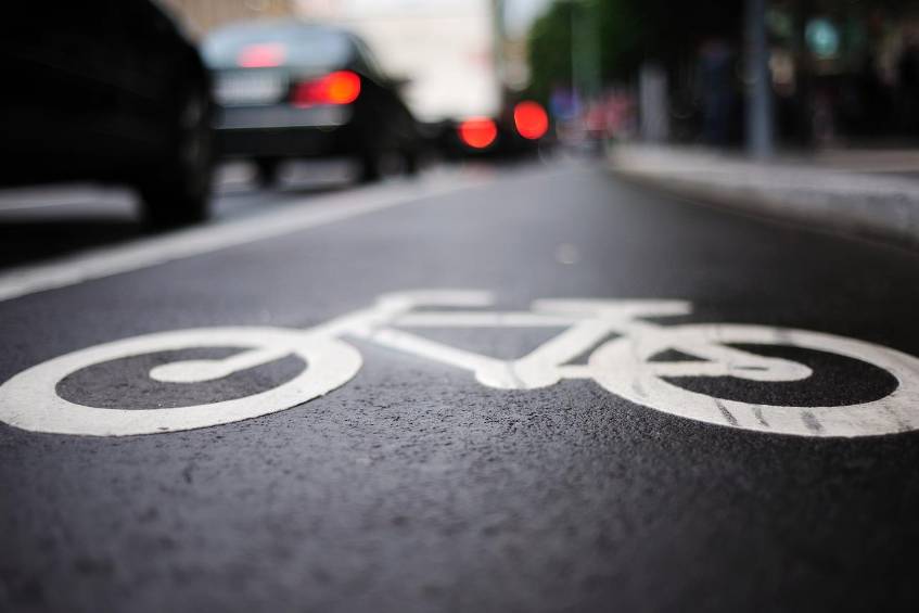Das sind die wichtigsten Verkehrsregeln für E-Bike-Fahrer Oft wird übersehen, dass für das E-Bike auch bestimmte Verkehrsregeln gelten. Das ist erlaubt.