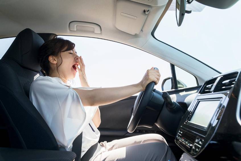 Sekundenschlaf: So entgehen Sie der großen Müdigkeit am Steuer Übermüdete Autofahrer bauen häufig Unfälle. So sorgen Sie dafür, dass Sie wach bleiben. 