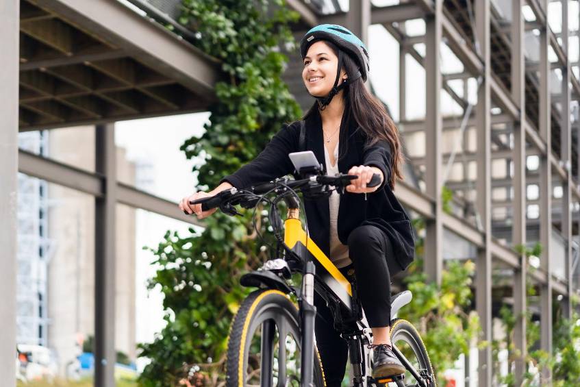 Das E-Bike-Lexikon: C wie City E-Bike und Coolness Bei Elektro-Fahrrädern gibt es viel zu wissen. Diese Begriffe mit C werden Ihnen häufiger begegnen.