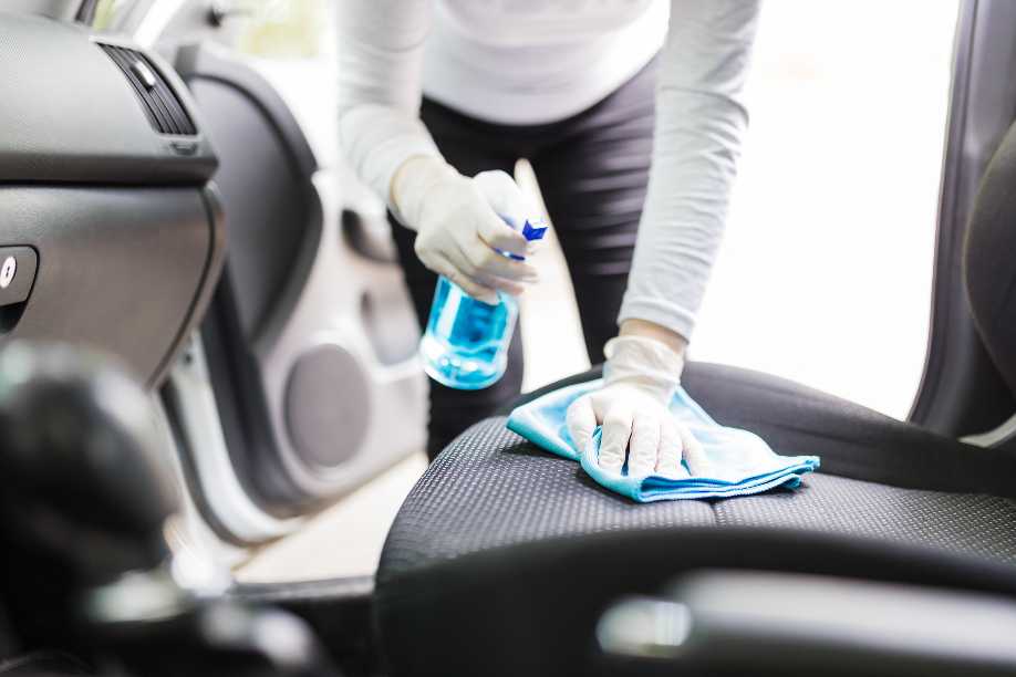 Autositze reinigen: Flecken und Gerüche entfernen - Wissen